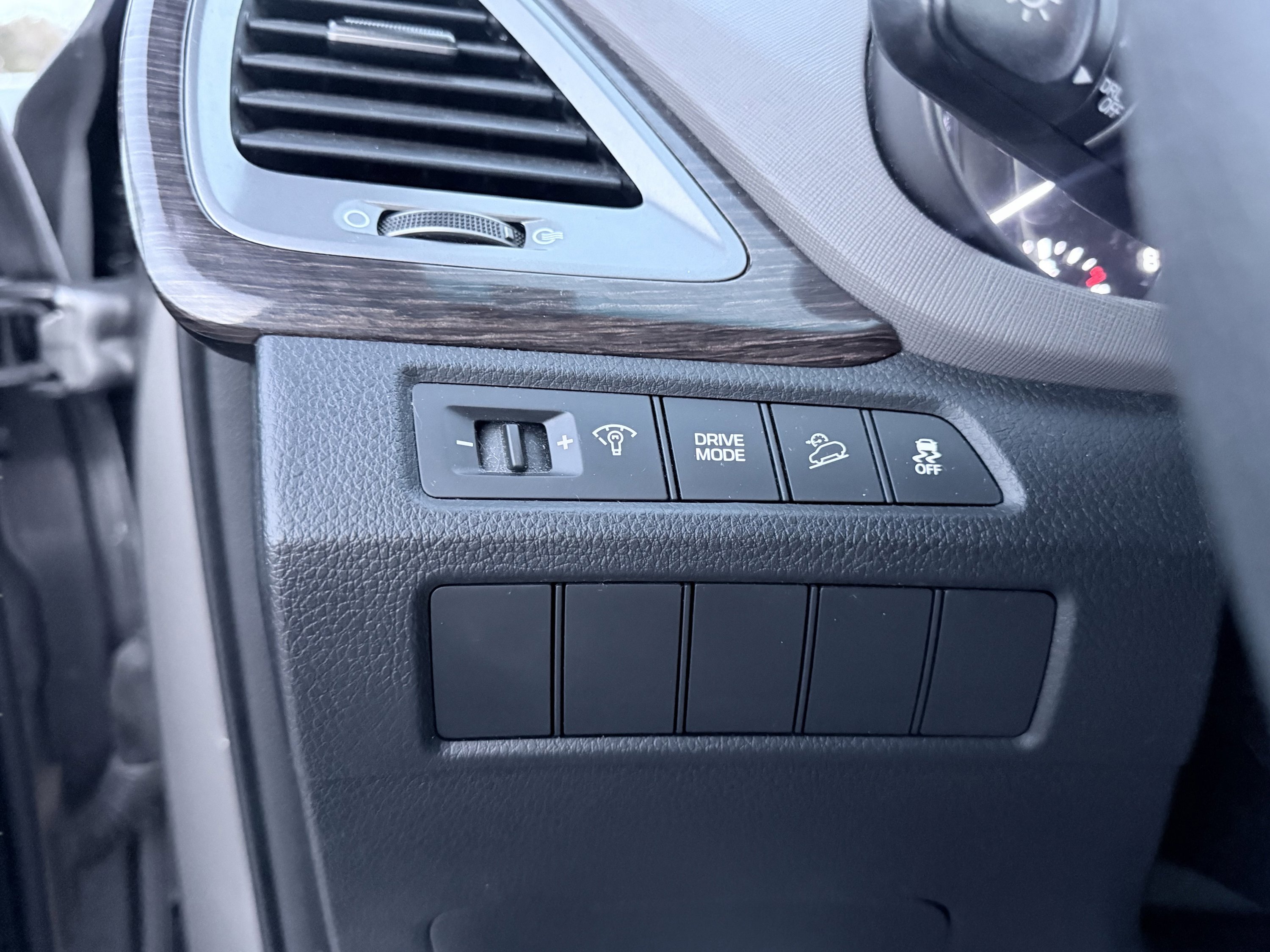 Used 2017 Hyundai Santa Fe Sport FWD image 58
