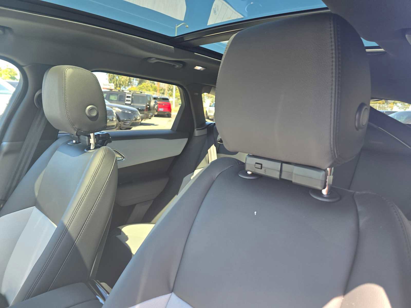 New 2026 Land Rover Range Rover Velar Dynamic SE image 24