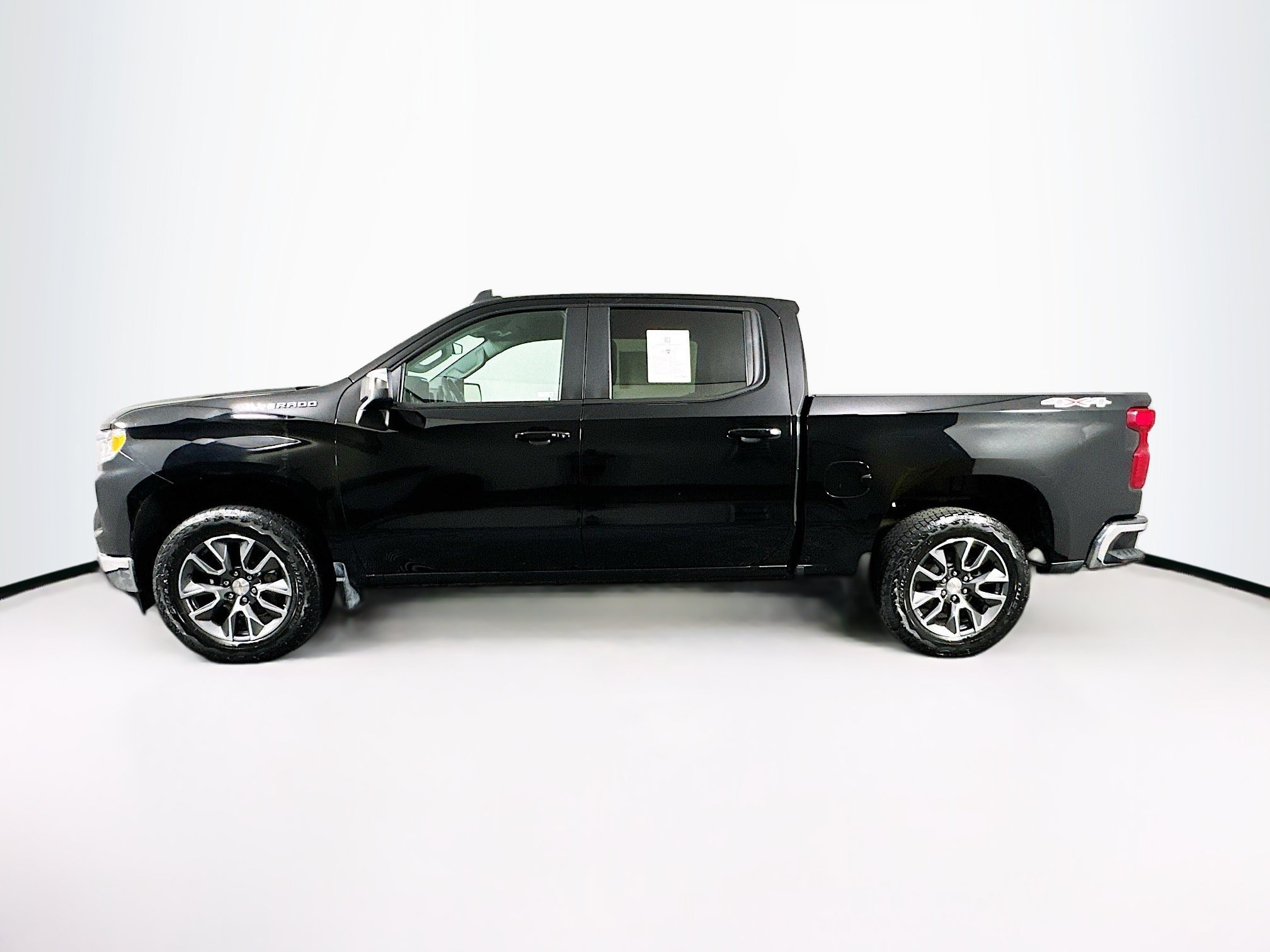 Used 2023 Chevrolet Silverado 1500 LT AWD/4WD image 4