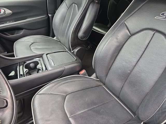 Used 2021 Chrysler Pacifica Limited w/ Uconnect Theater Family Group FWD image 15