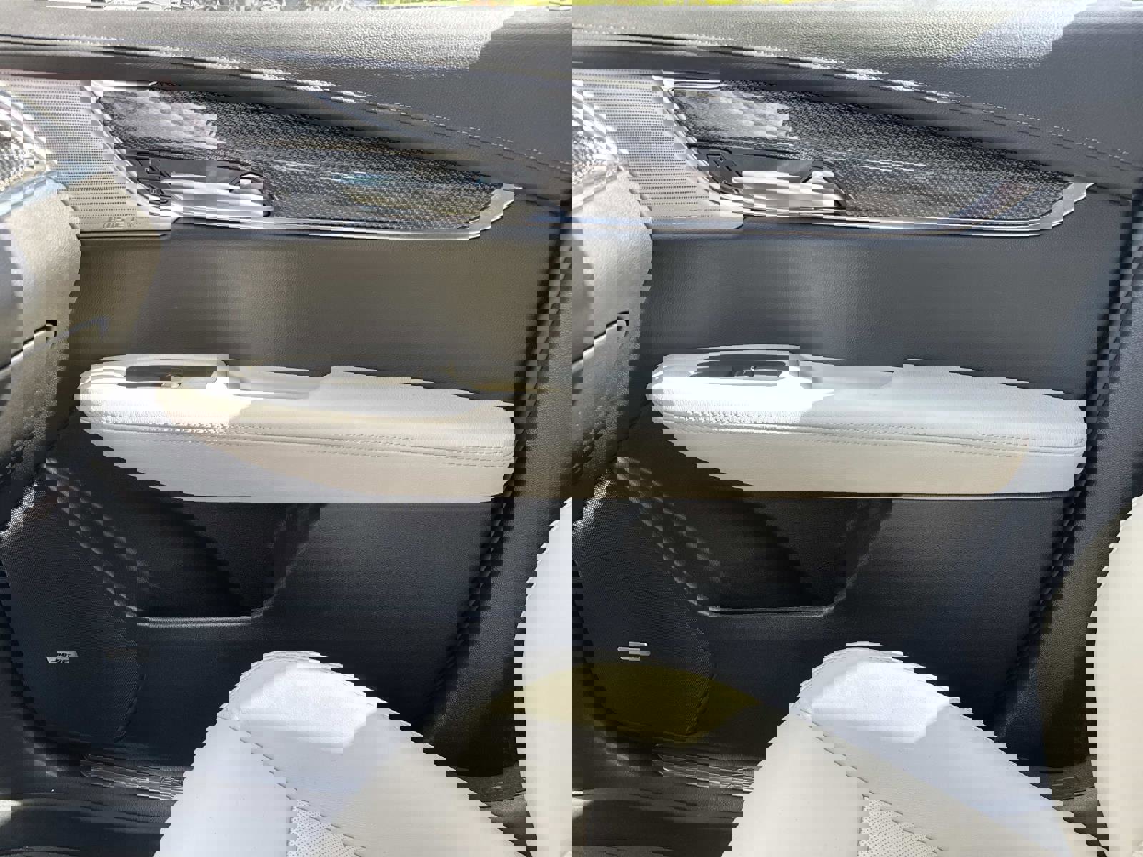 New 2025 Cadillac XT5 Sportv w/ LPO, Floor Liner Package image 23