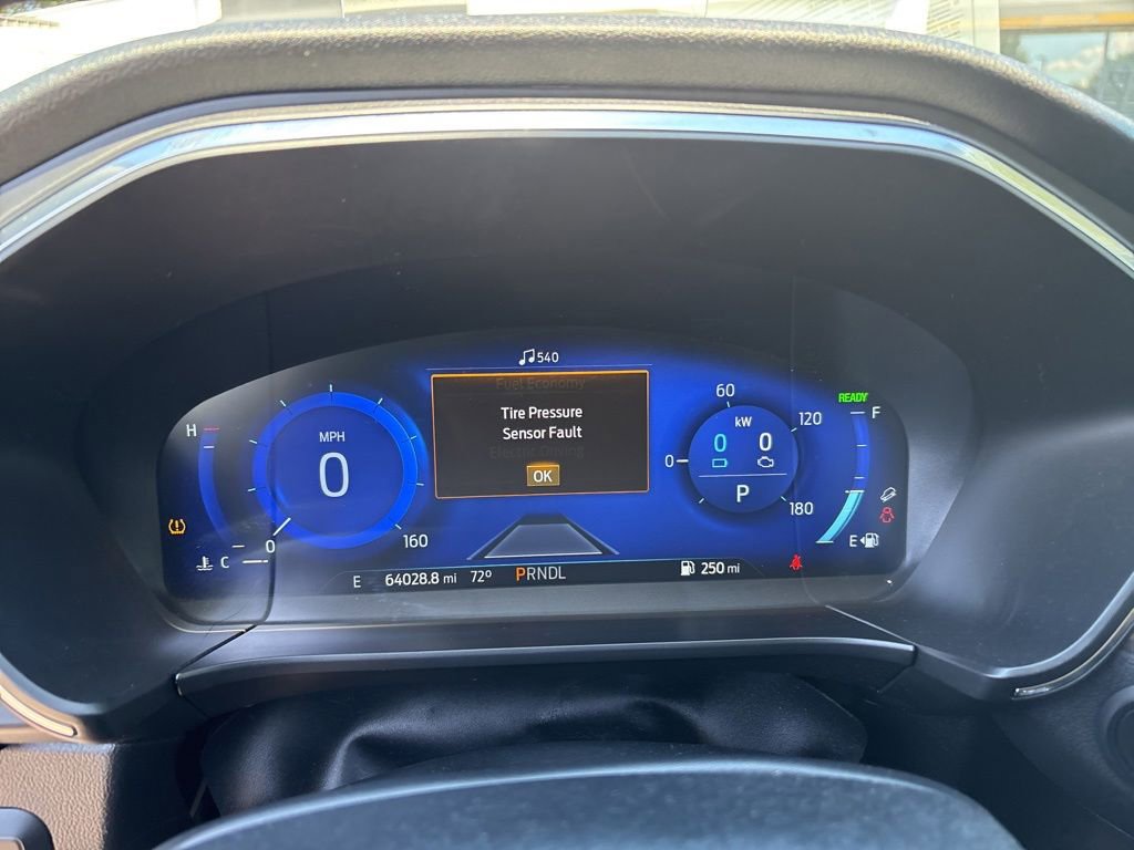 Used 2020 Ford Escape Titanium w/ Titanium Premium Package 2.0 FWD image 23