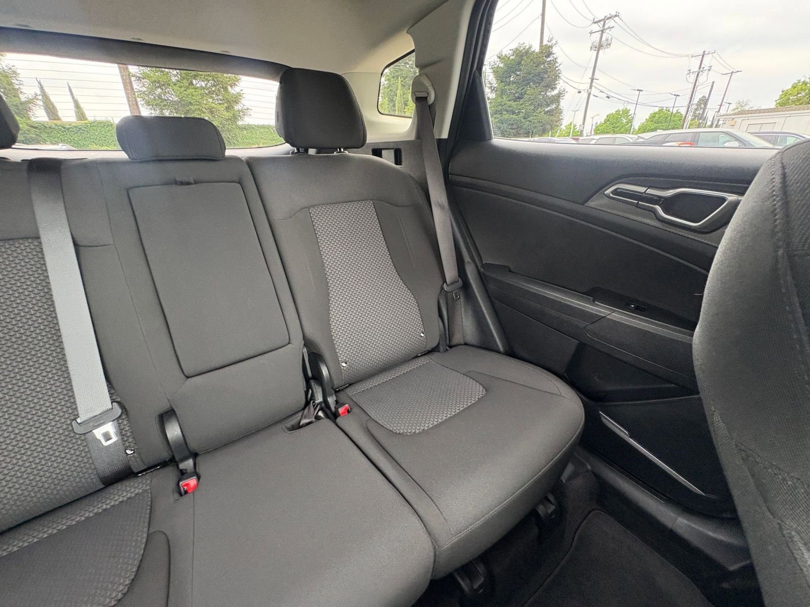 Used 2025 Kia Sportage LX image 36