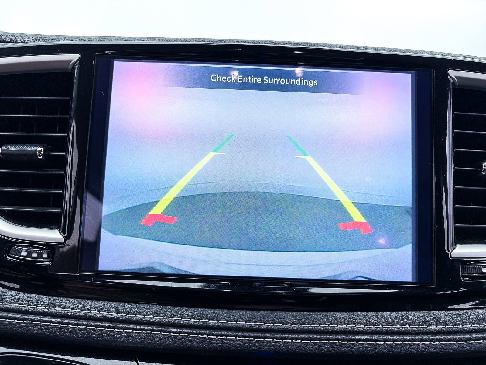 Used 2024 Chrysler Pacifica Limited FWD image 6