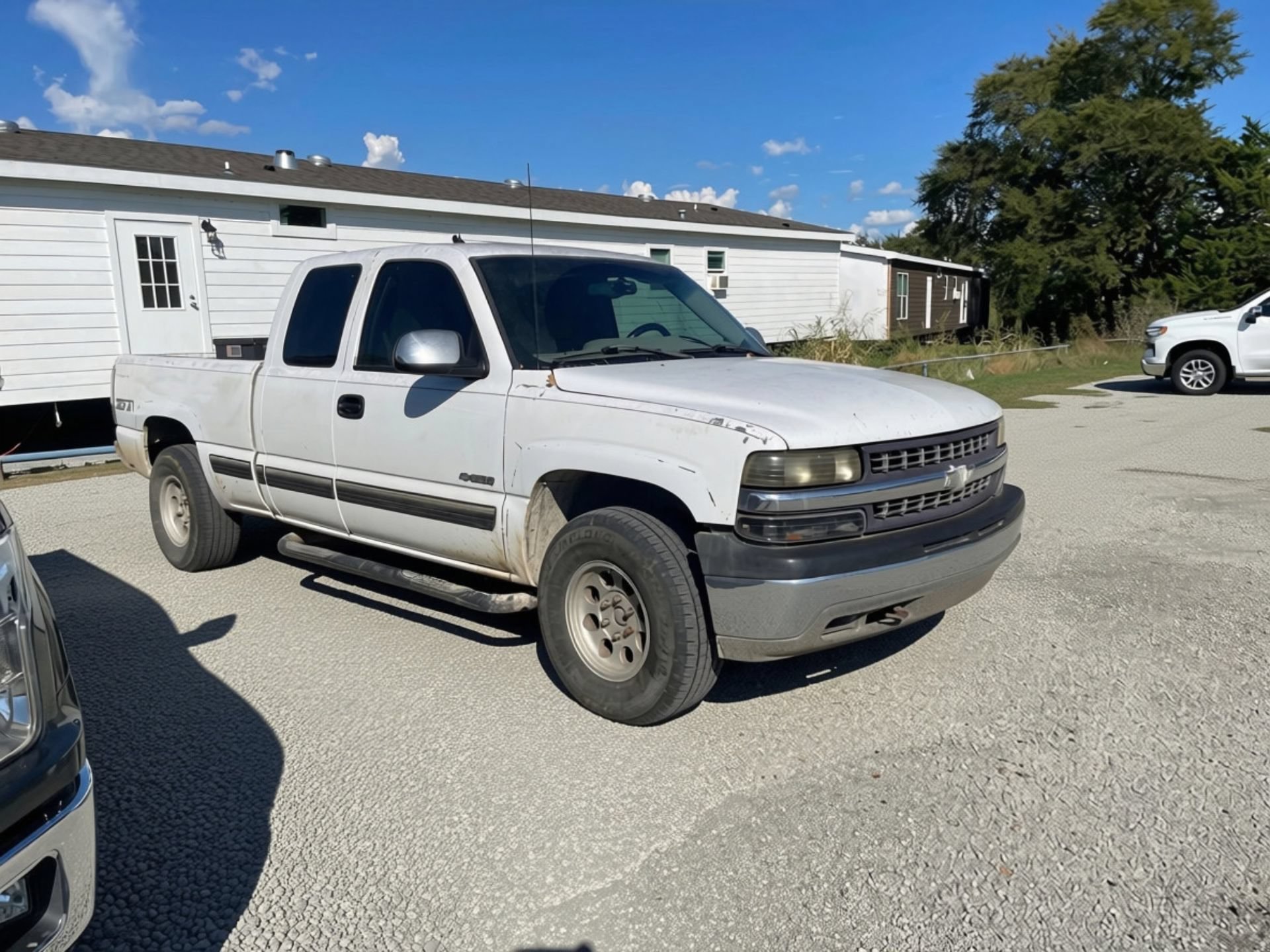 Used 2000 Chevrolet Silverado 1500 LS w/ Off-Road Chassis Pkg AWD/4WD image 2