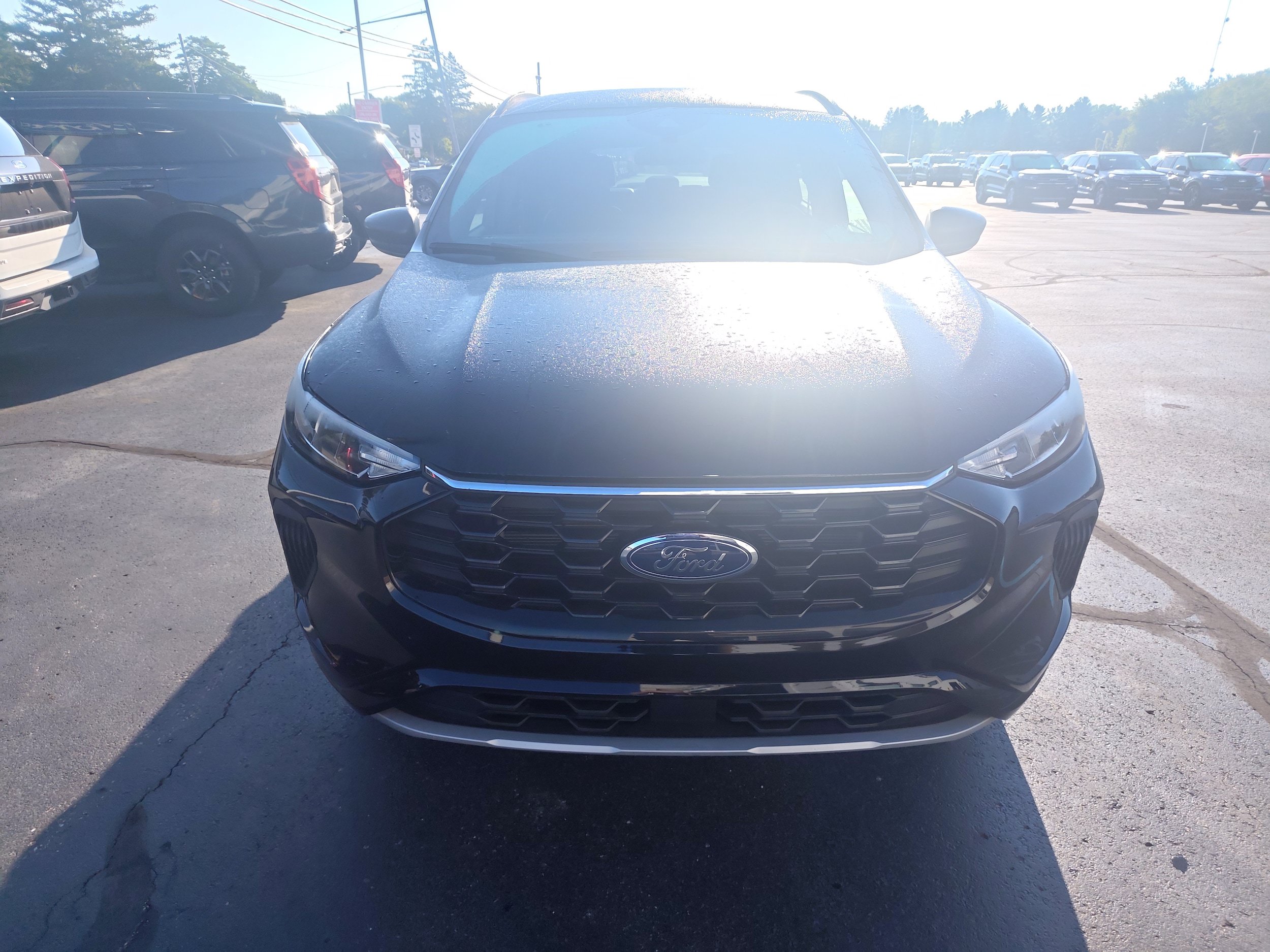Used 2024 Ford Escape ST-Line w/ Tech Pack #1 AWD/4WD image 3