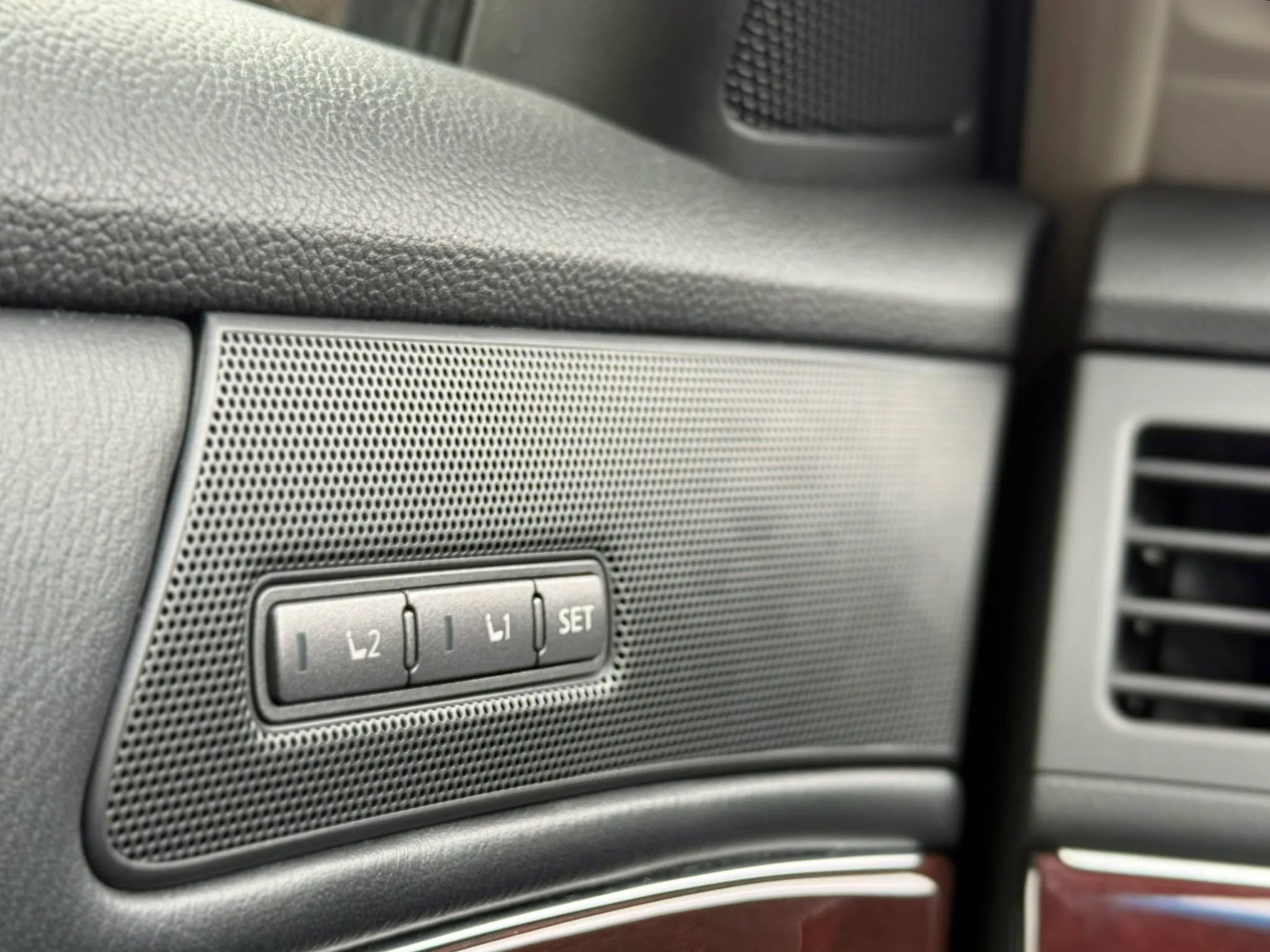 Used 2015 INFINITI Q70 3.7 image 19