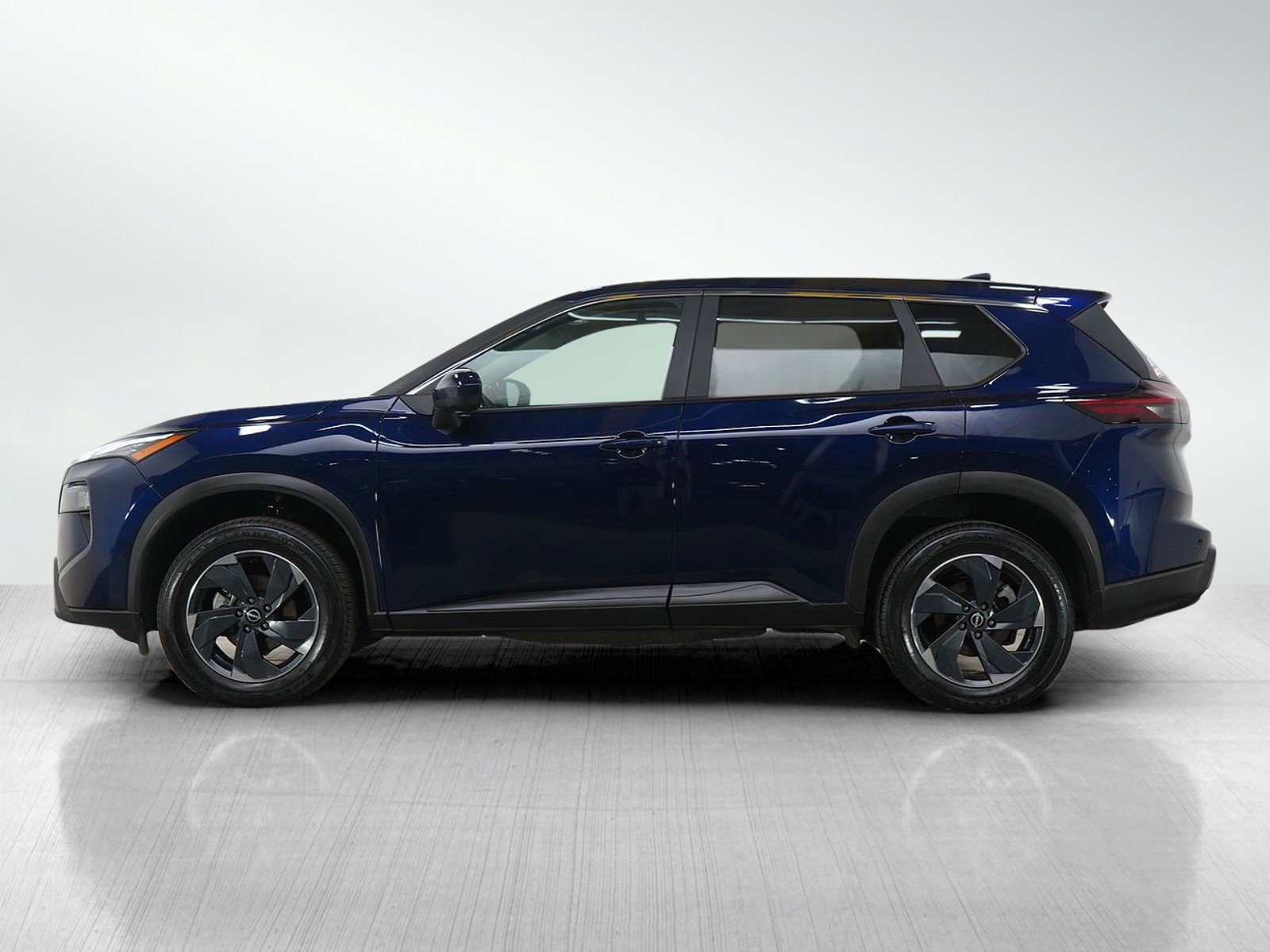 Used 2025 Nissan Rogue SV image 2