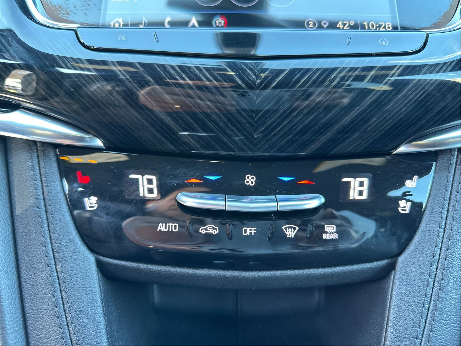Certified 2025 Cadillac XT6 Premium Luxury image 28