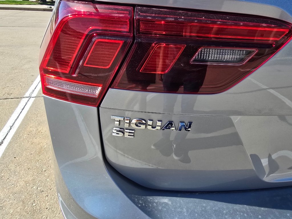 Used 2020 Volkswagen Tiguan SEL AWD/4WD image 11