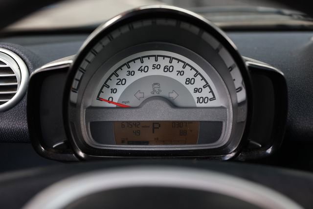 Used 2012 smart fortwo pure image 39