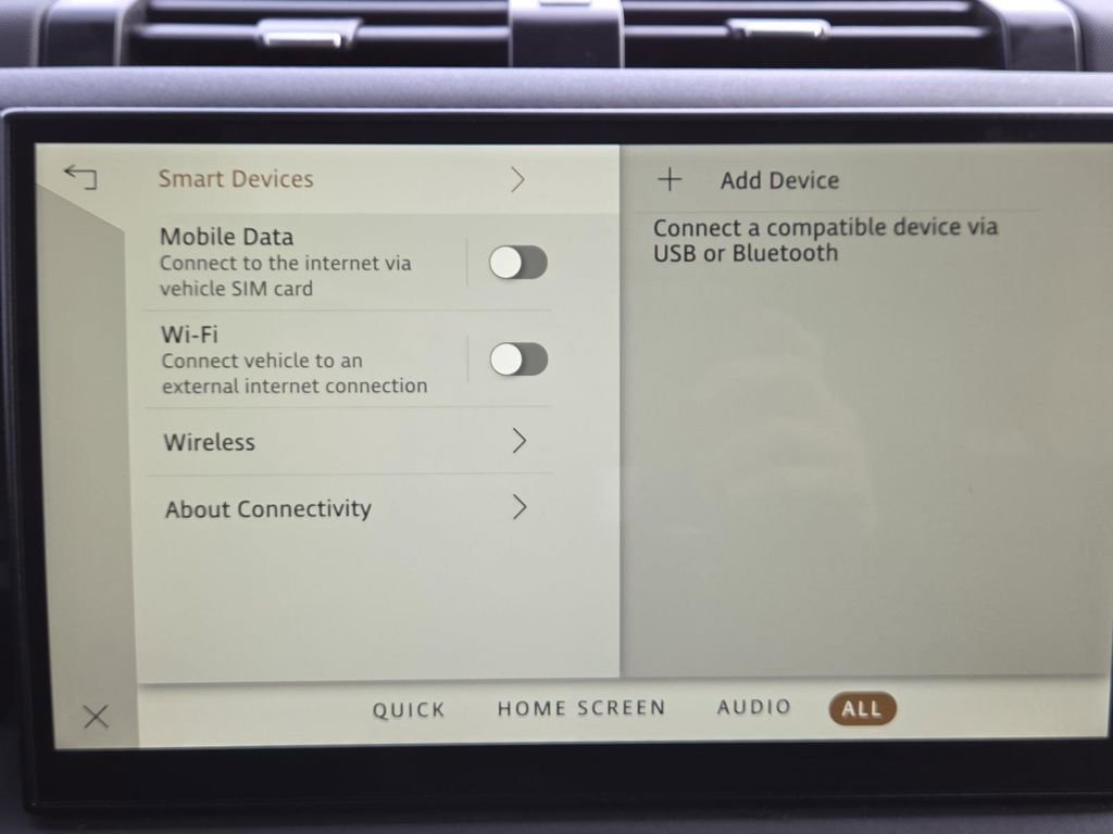 Used 2024 Land Rover Defender 130 X-Dynamic SE image 5