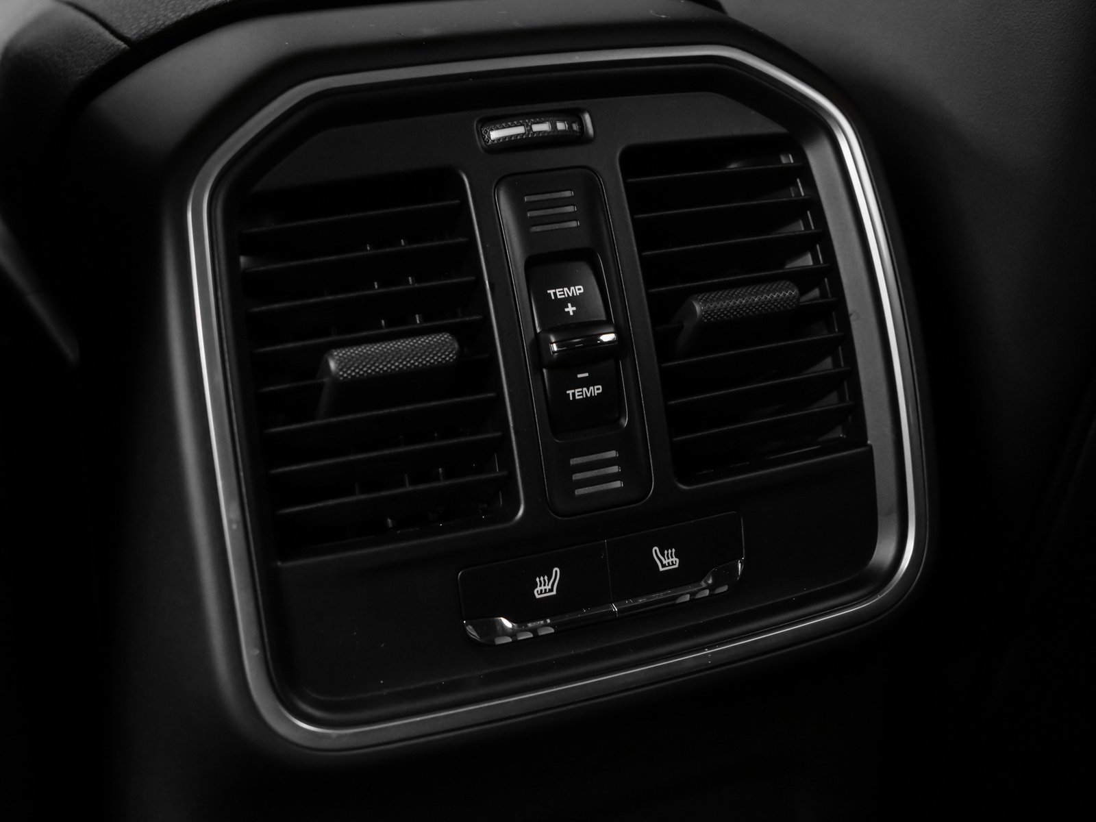 New 2025 Porsche Macan image 40