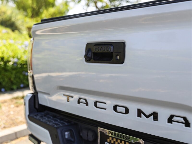 Used 2017 Toyota Tacoma TRD Off-Road RWD image 15