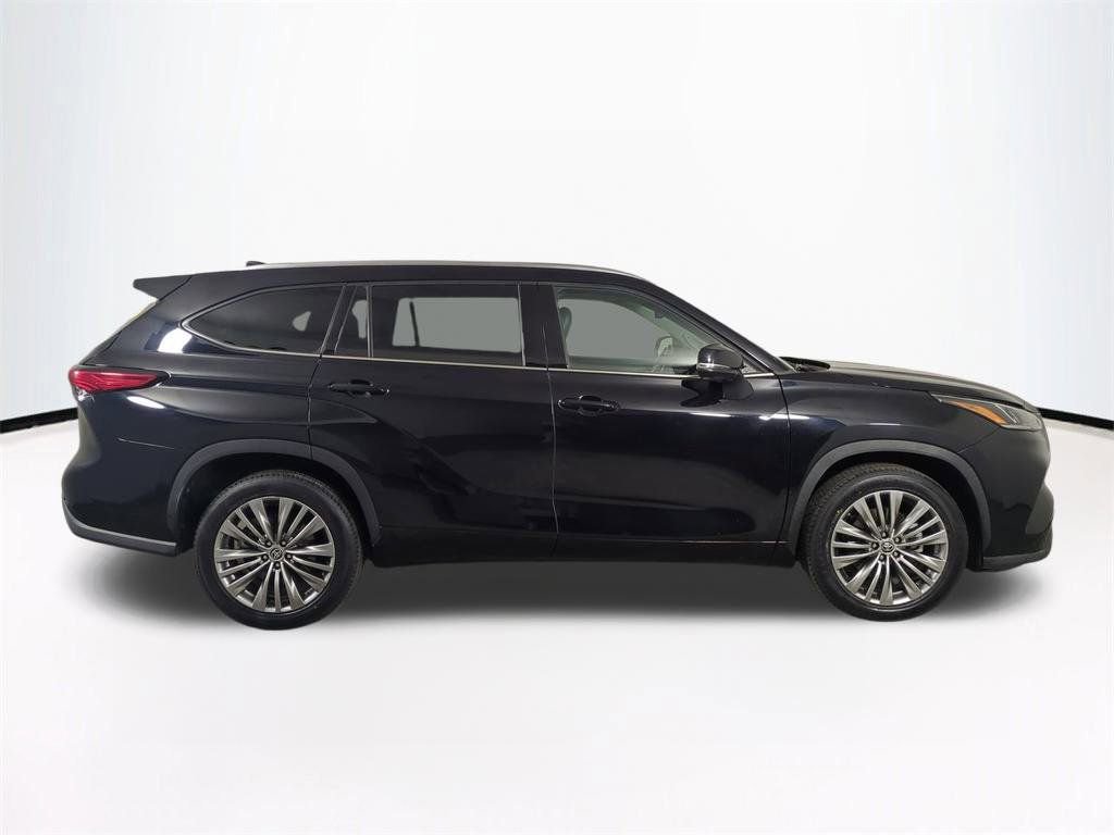 Used 2021 Toyota Highlander Platinum image 4