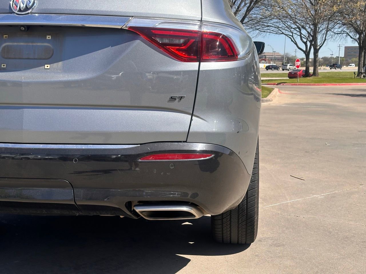 Used 2023 Buick Enclave Essence w/ Sport Touring Edition image 11