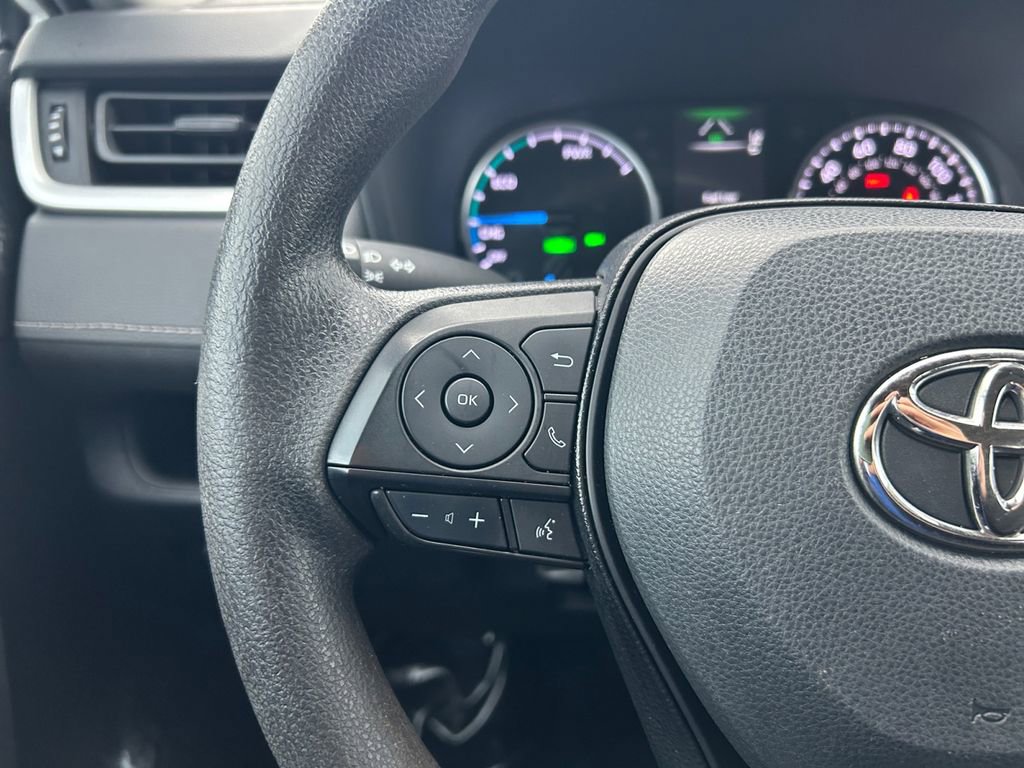 Used 2021 Toyota RAV4 LE image 17