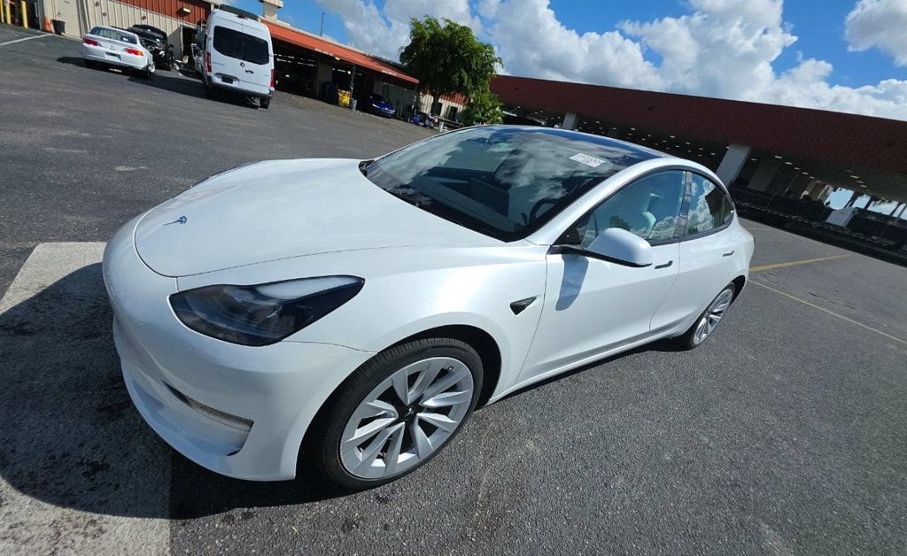 Used 2023 Tesla Model 3 Standard Range RWD image 1