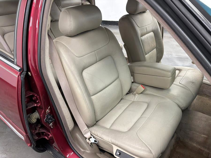 Used 1997 Cadillac De Ville Sedan w/ Comfort/Convenience Pkg image 36
