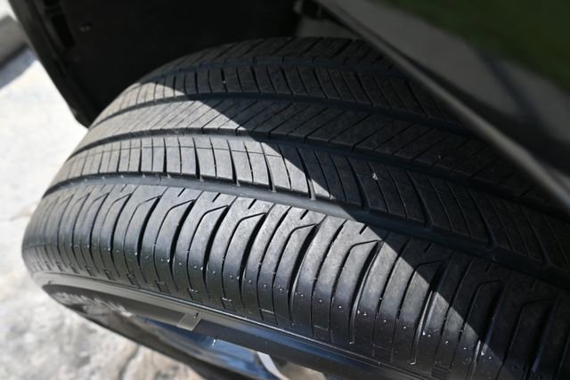 Used 2025 Honda HR-V EX-L image 9