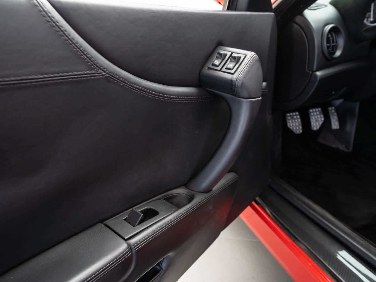 Used 2001 Ferrari 550 Maranello Barchetta RWD image 16