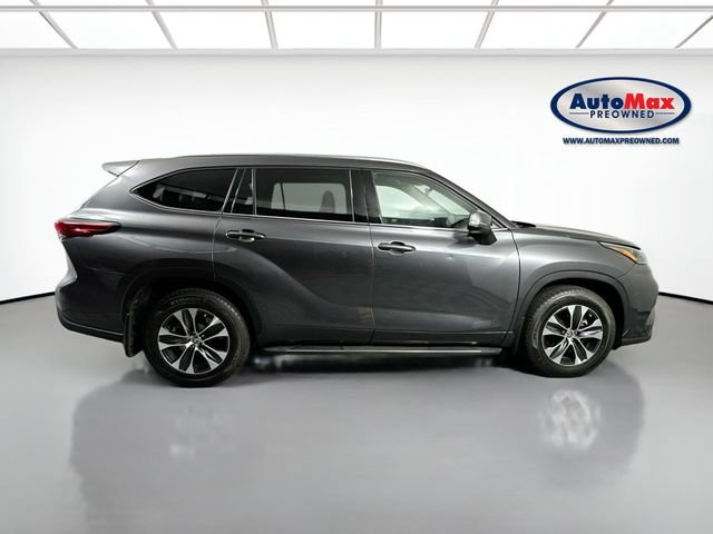 Used 2020 Toyota Highlander XLE AWD/4WD image 10