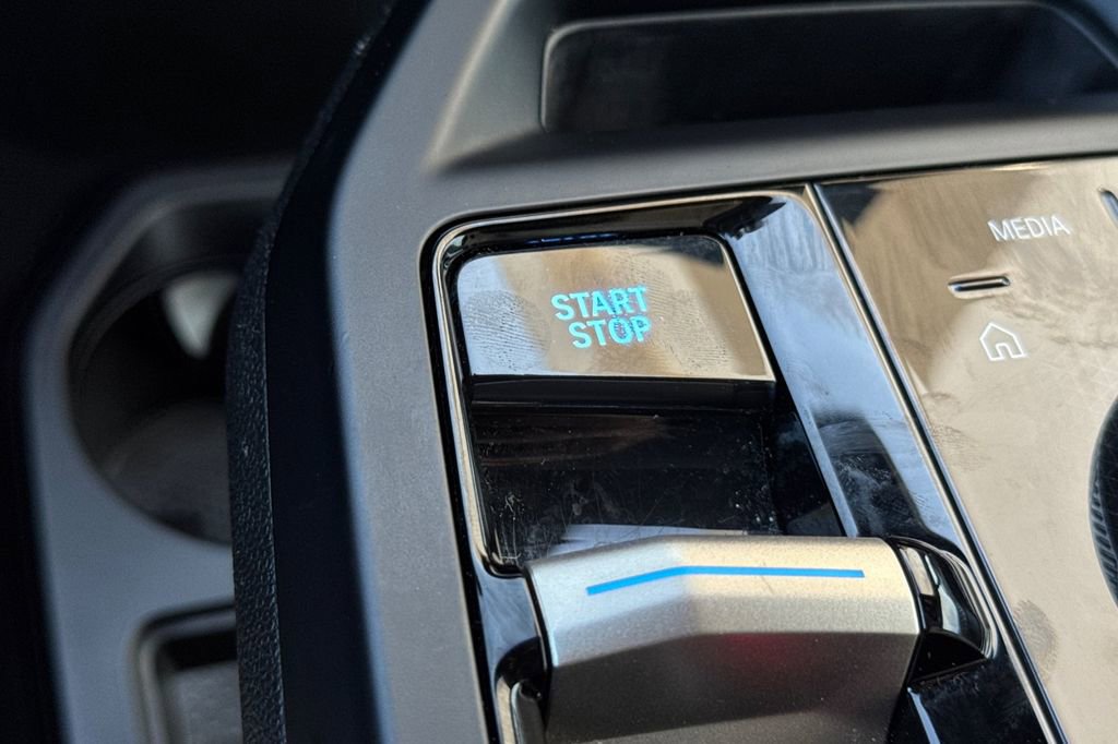 Used 2023 BMW iX xDrive50 image 25