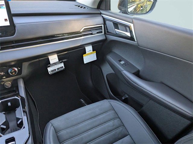 New 2025 Mitsubishi Outlander SE image 19