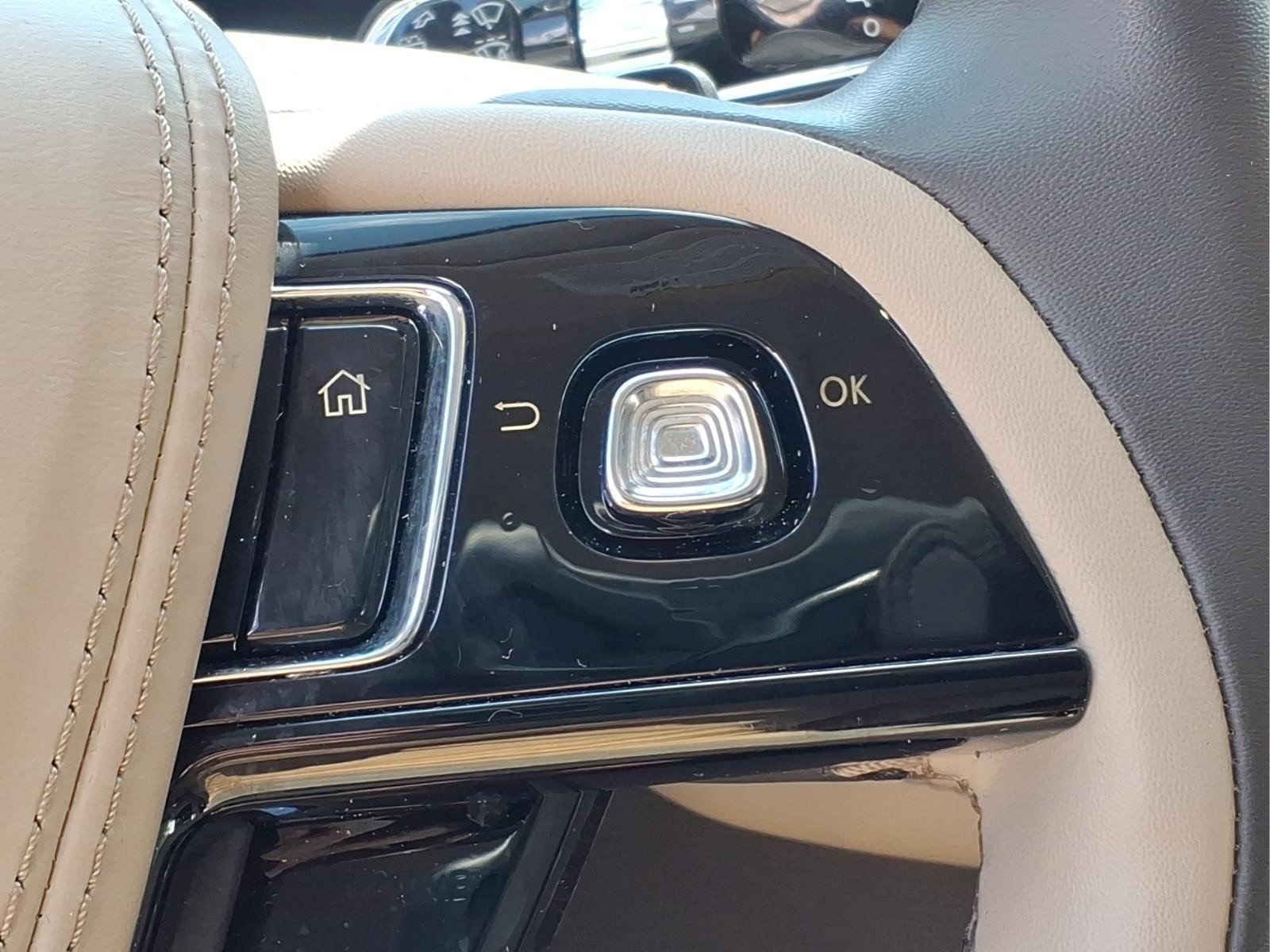 Certified 2024 Lincoln Aviator AWD w/ Premium Package image 10