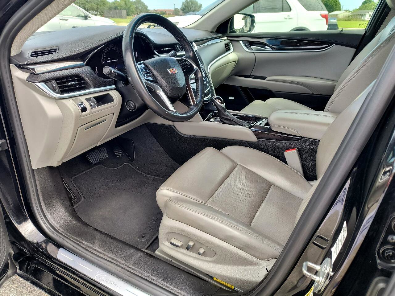 Used 2017 Cadillac XTS Luxury image 2