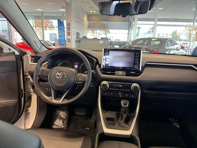 Used 2020 Toyota RAV4 XLE Premium image 24