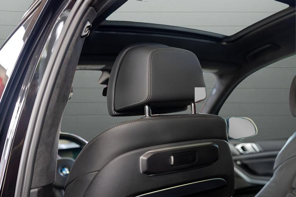 Used 2023 BMW X7 xDrive40i w/ M Sport Package AWD/4WD image 51