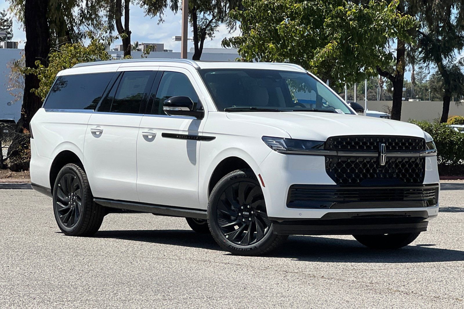 New 2026 Lincoln Navigator L Black Label AWD/4WD image 2