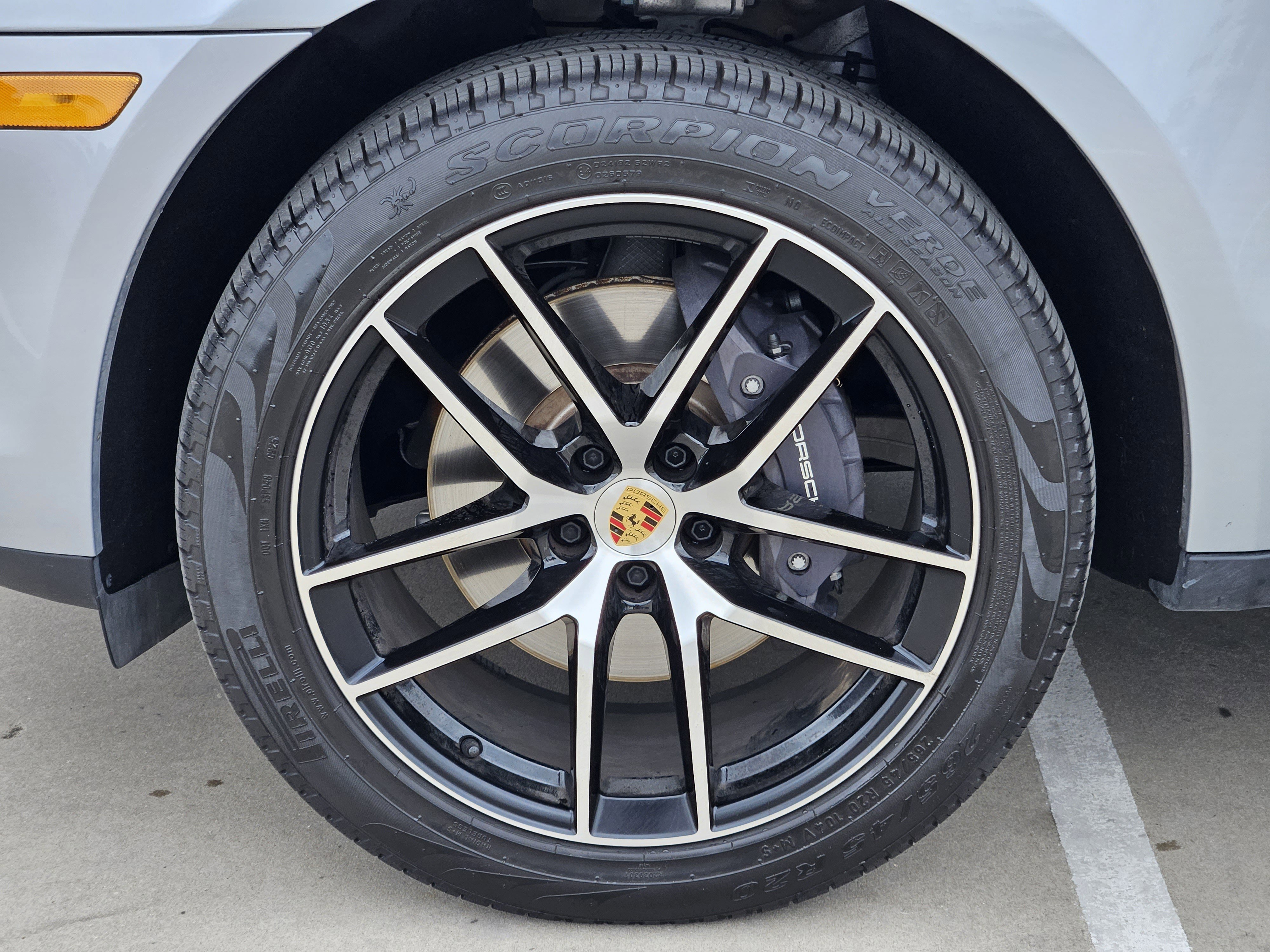 Certified 2025 Porsche Macan image 14