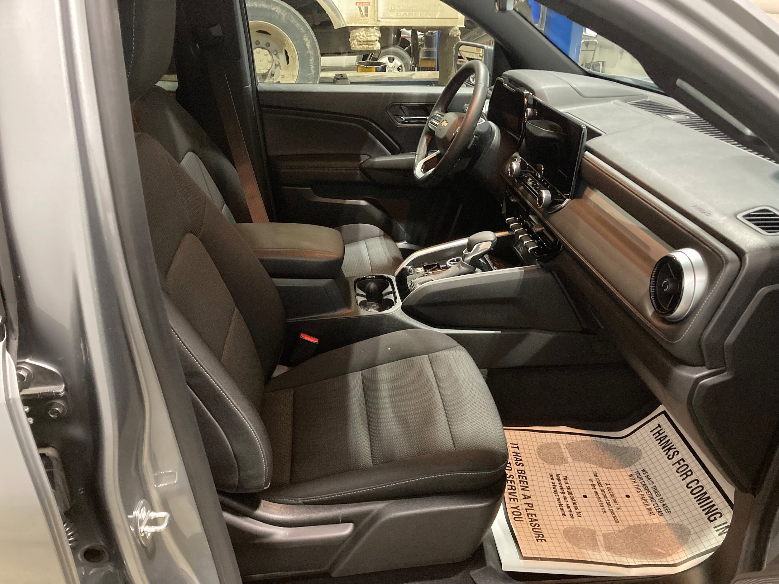 Used 2023 Chevrolet Colorado LT w/ LT Convenience Package II image 4