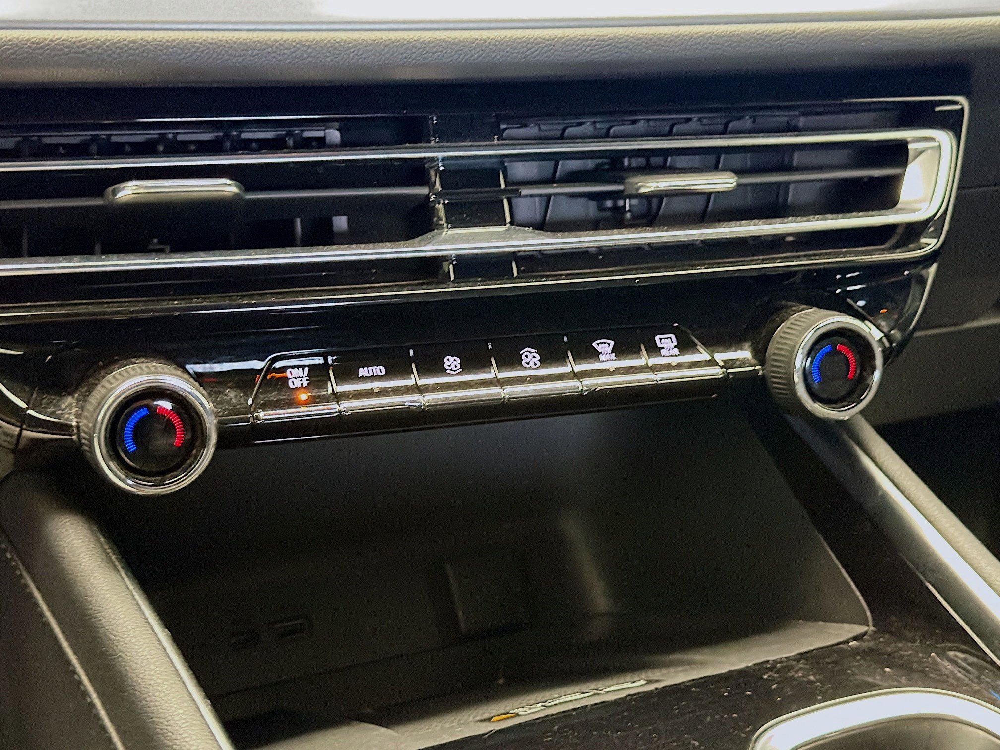 Used 2024 Chevrolet Traverse LT image 10