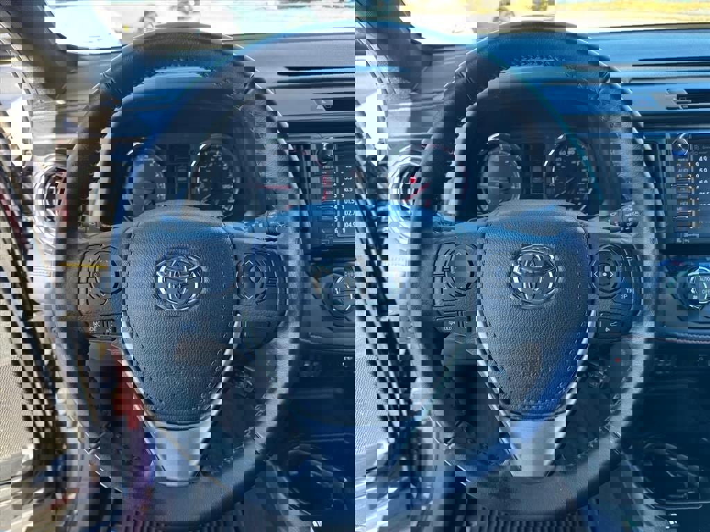 Used 2016 Toyota RAV4 SE w/ Advanced Technology Package AWD/4WD image 19