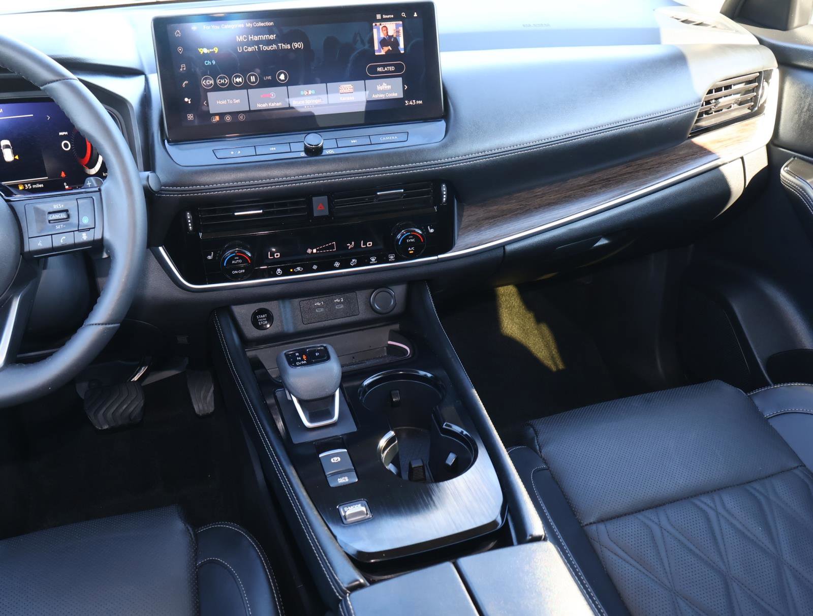 Used 2024 Nissan Rogue Platinum image 11