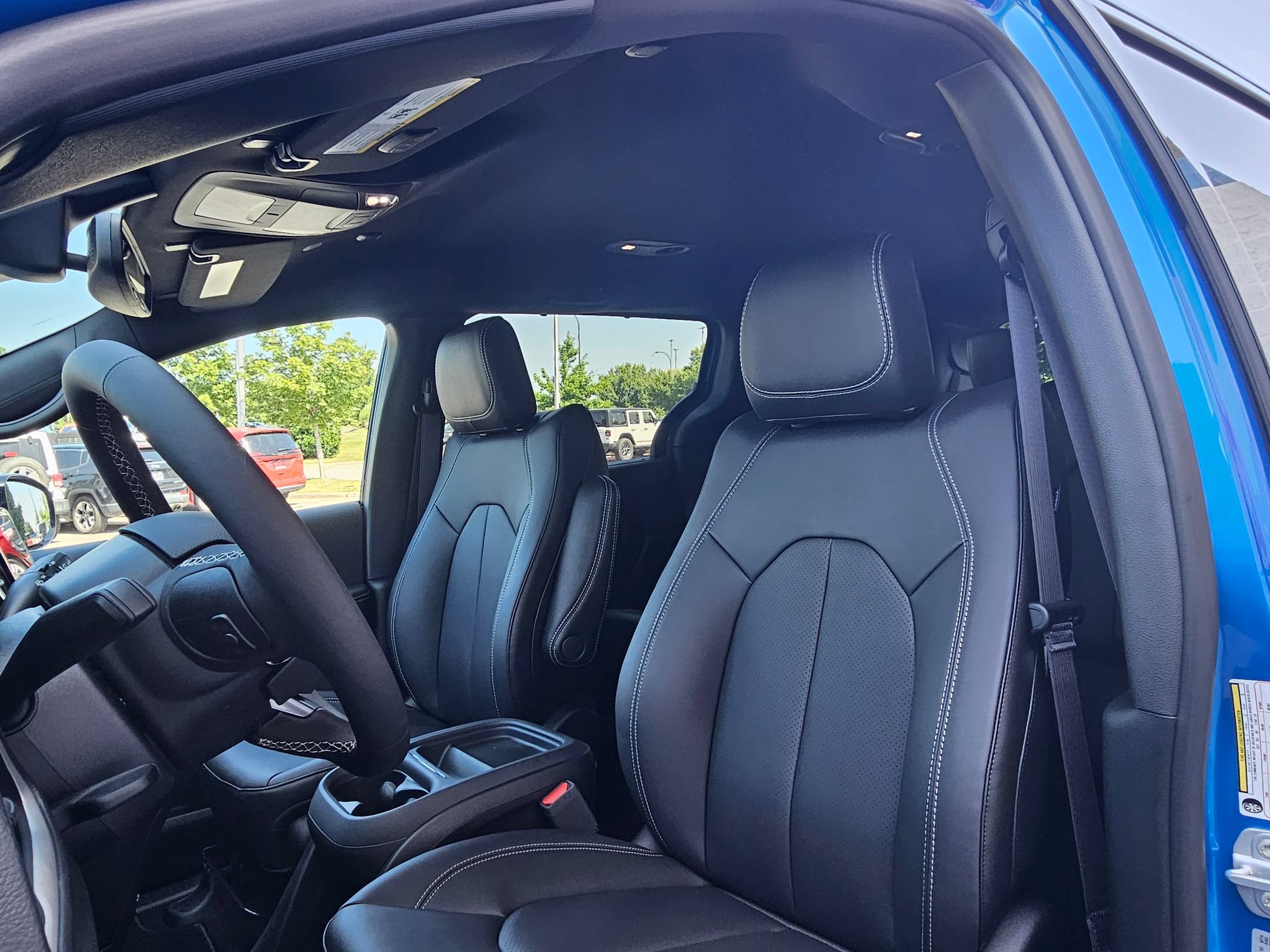 New 2027 Chrysler Pacifica Select FWD image 19