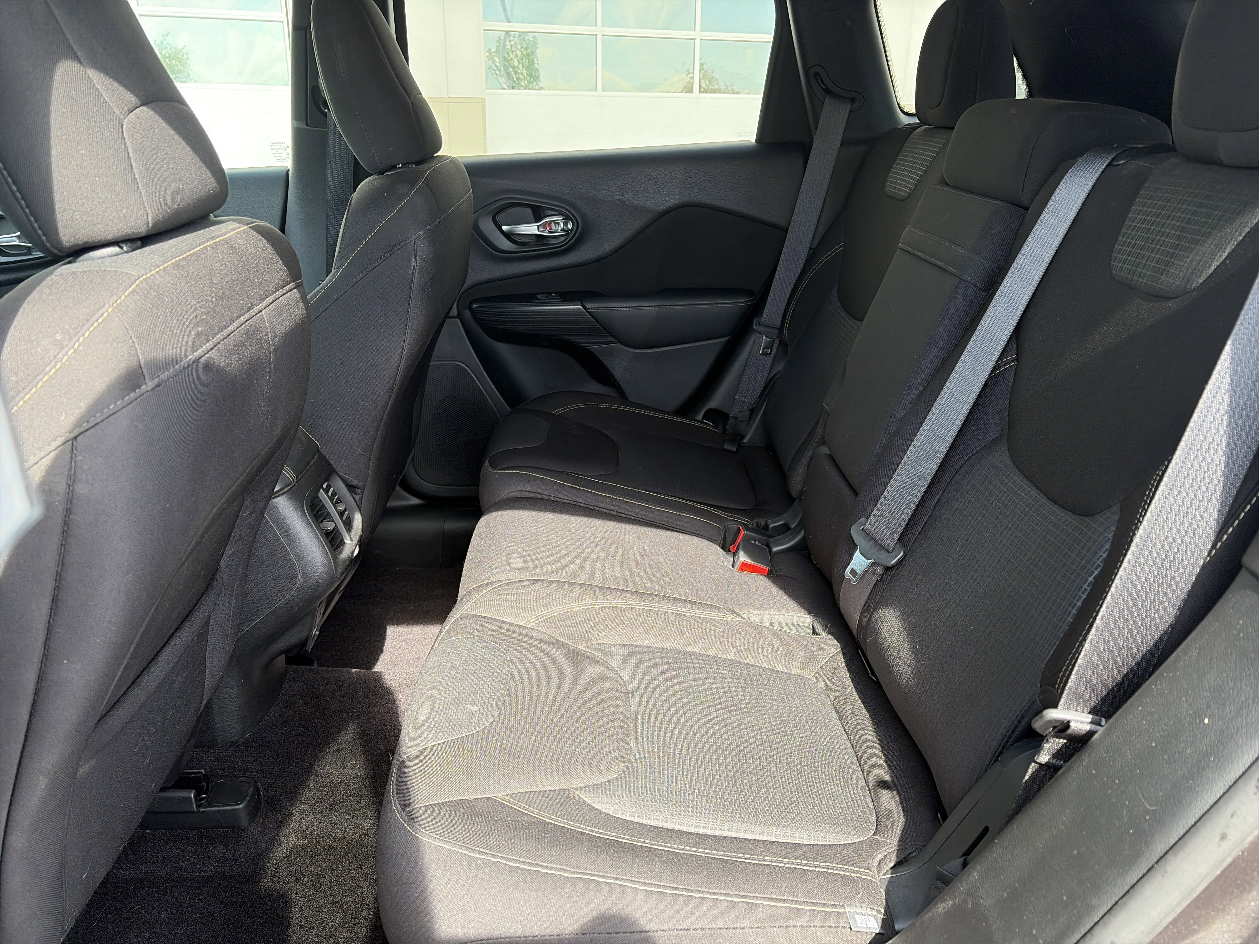 Used 2017 Jeep Cherokee Latitude AWD/4WD image 24