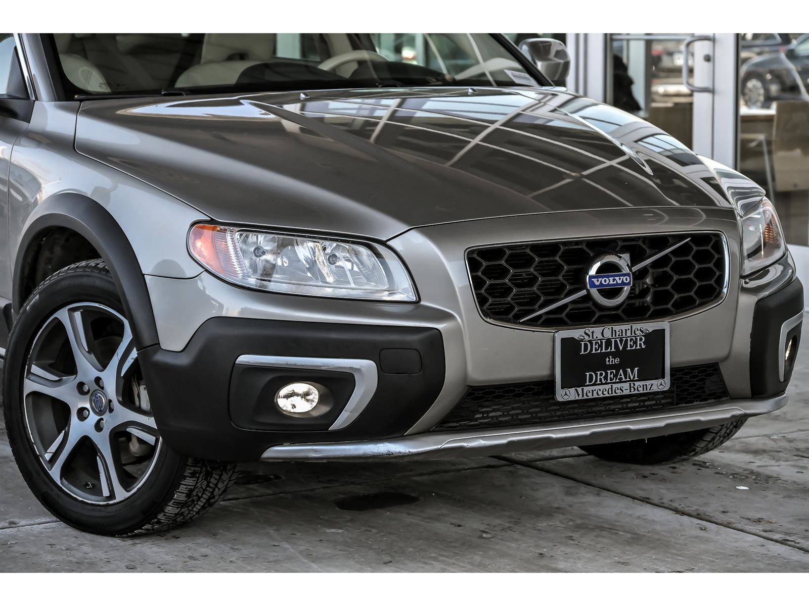 Used 2015 Volvo XC70 T6 Premier Plus image 2