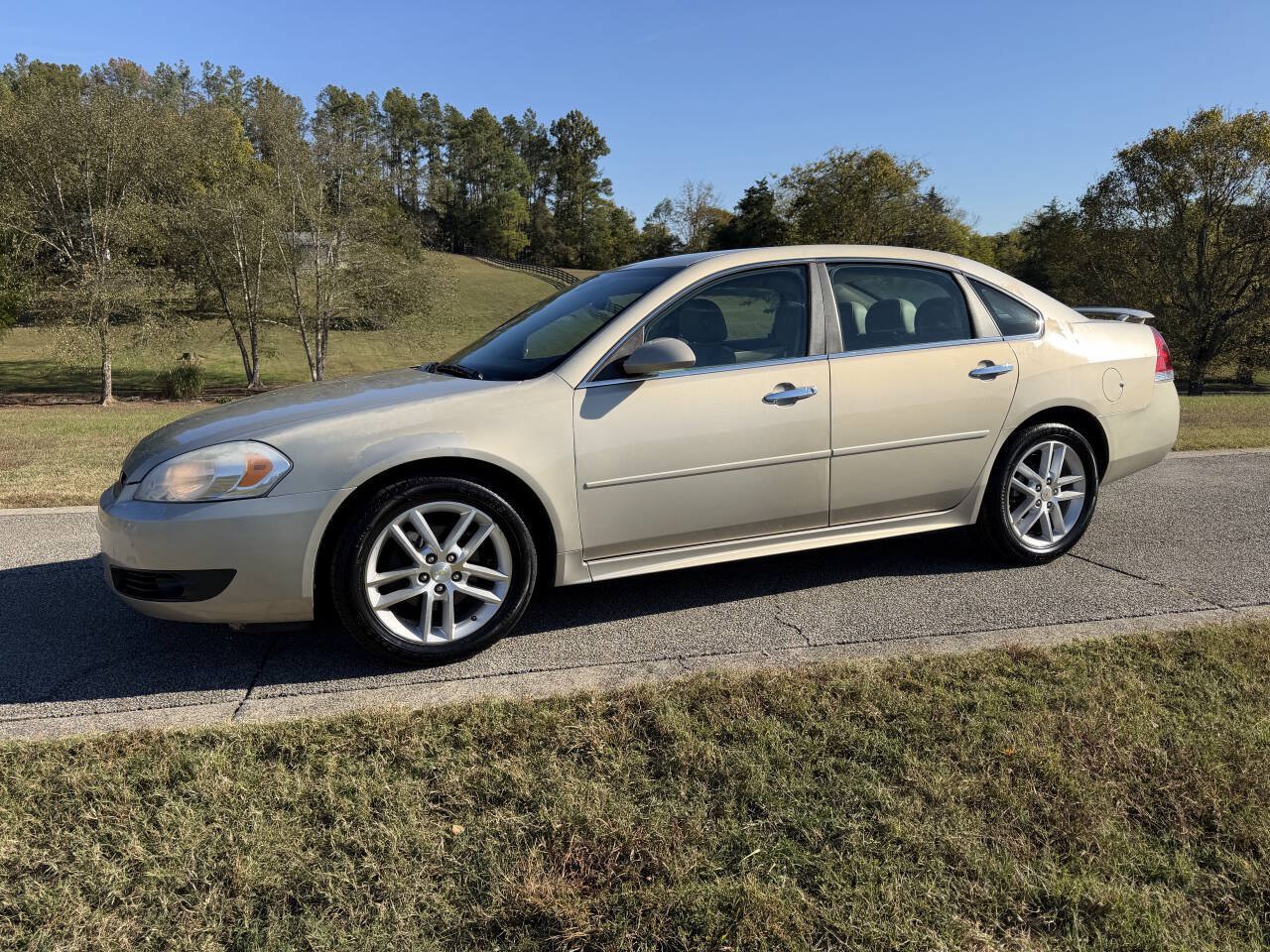 Used 2011 Chevrolet Impala LTZ FWD image 1