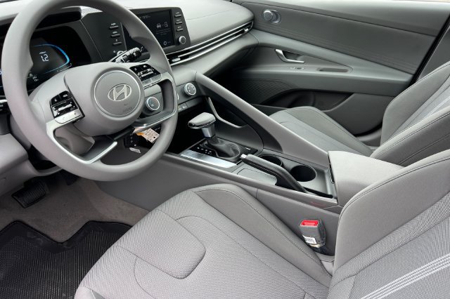 New 2026 Hyundai Elantra SE FWD image 9