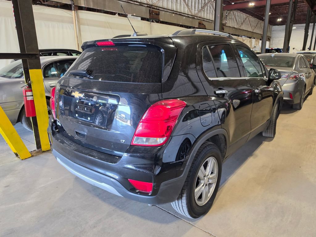 Used 2020 Chevrolet Trax LT w/ LT Convenience Package FWD image 2