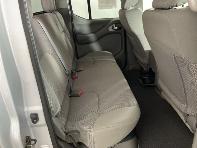 Used 2015 Nissan Frontier SV w/ SV Value Truck Package AWD/4WD image 6