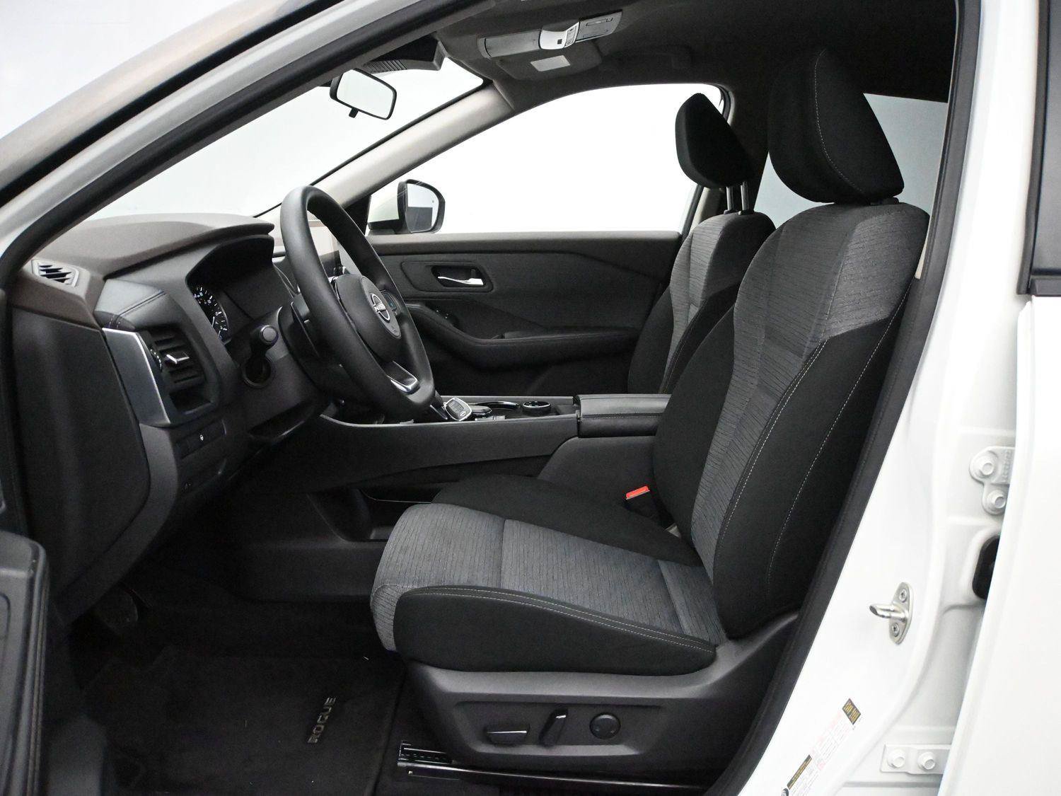 Used 2023 Nissan Rogue SV AWD/4WD image 7