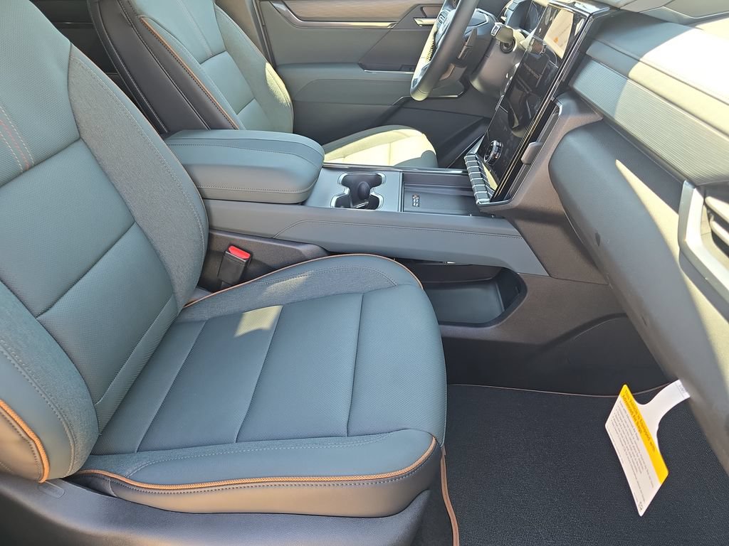 New 2026 GMC Acadia AT4 w/ Luxury Package AWD/4WD image 10