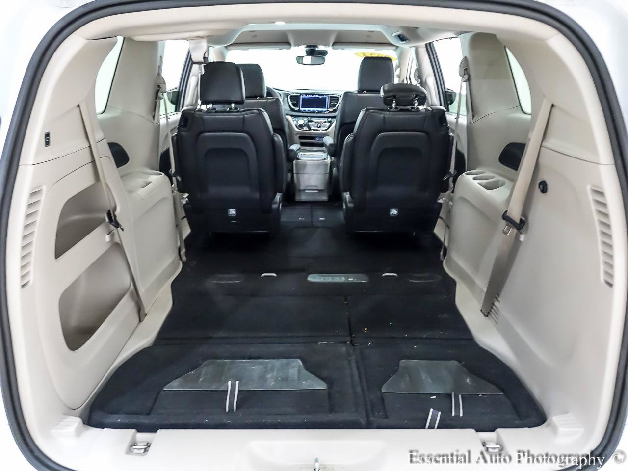 Used 2024 Chrysler Pacifica Touring-L FWD image 26