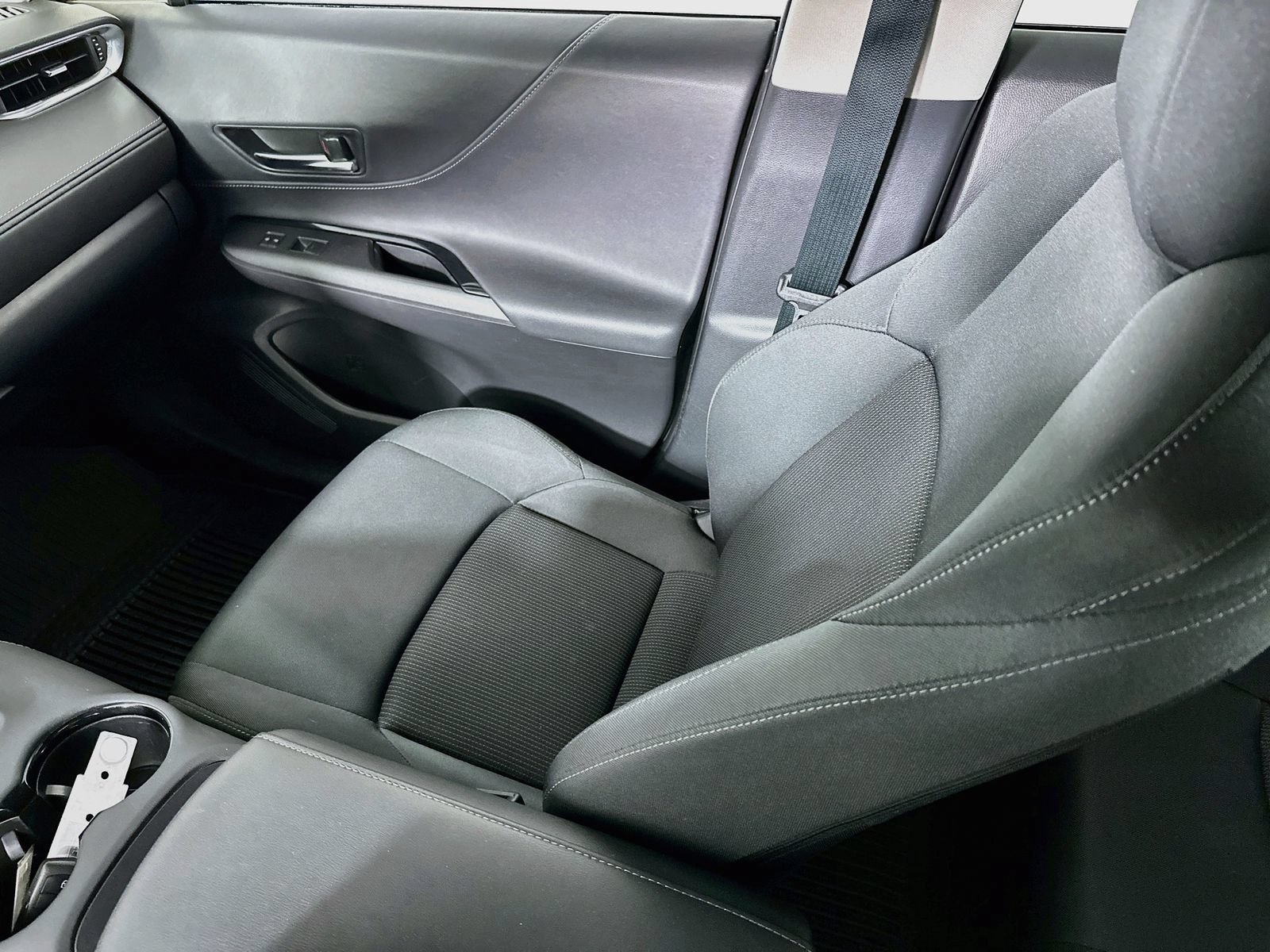Used 2024 Toyota Venza LE AWD/4WD image 23