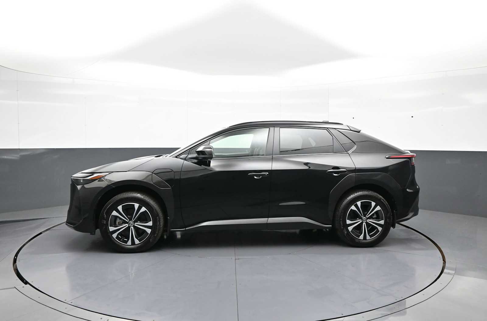Certified 2024 Toyota bZ4X AWD w/ Weather Package image 9
